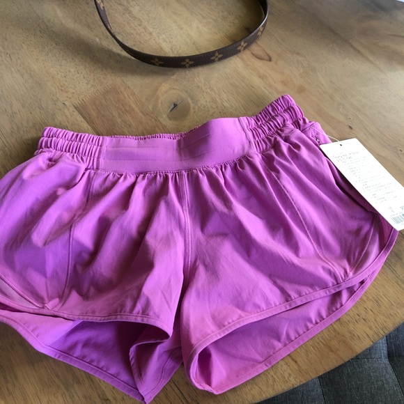 Lululemon Hotty hots in magenta glow- size 6 - Picture 2 of 5